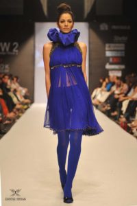 Lady unveil